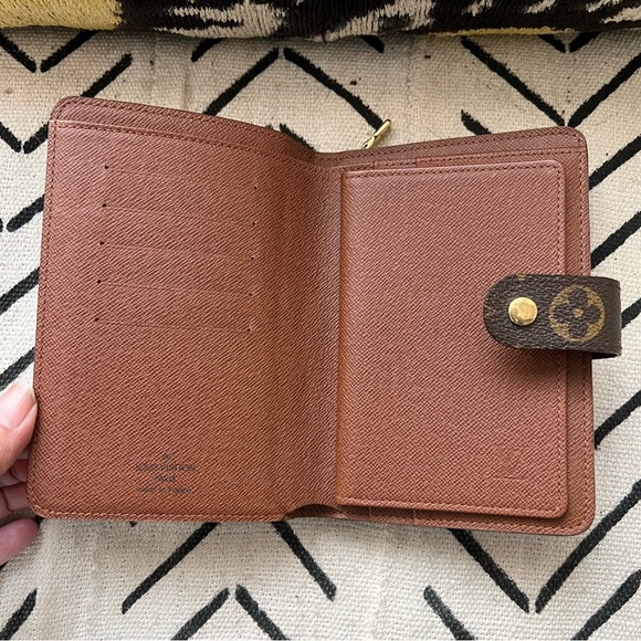 Authentic large Louis Vuitton wallet with removable document holder LV - Picture 3 of 10